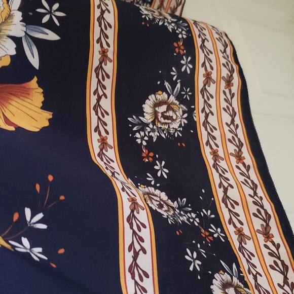 PLUS SIZE Floral Tie Back Dress - Picture 8 of 8